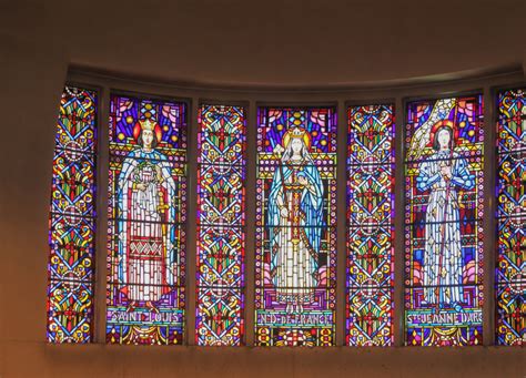 What Work Illustrates the Pinnacle of Stained-Glass Art: A Multifaceted Discussion